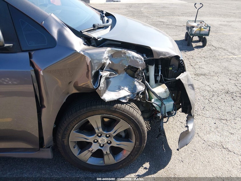 2015 Toyota Sienna Se 8 Passenger VIN: 5TDXK3DC9FS614792 Lot: 44555498