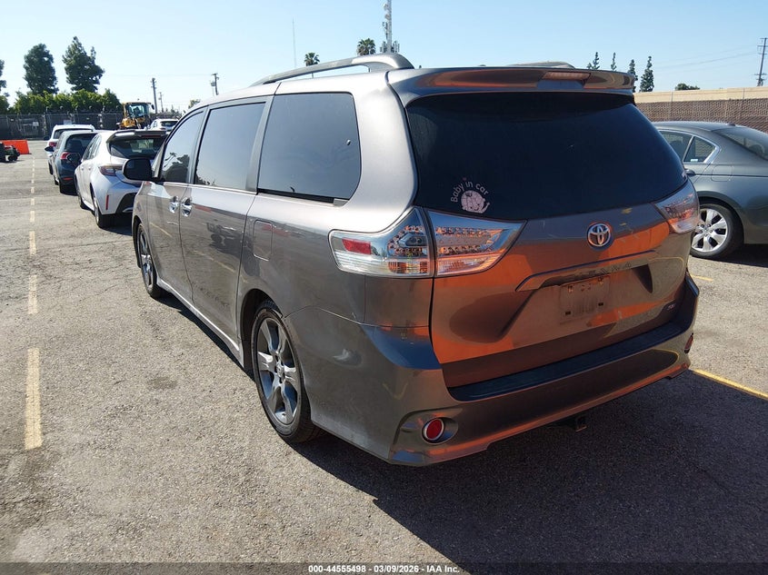 2015 Toyota Sienna Se 8 Passenger