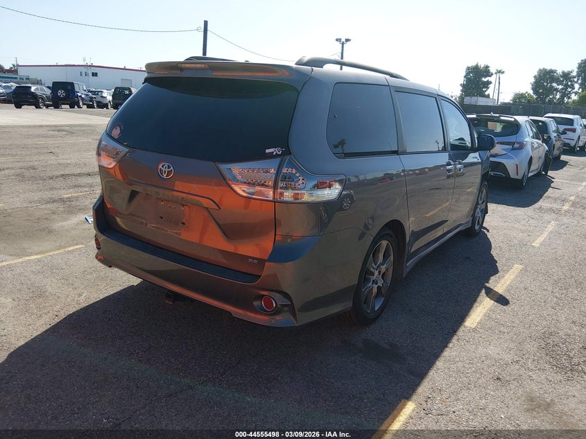 2015 Toyota Sienna Se 8 Passenger