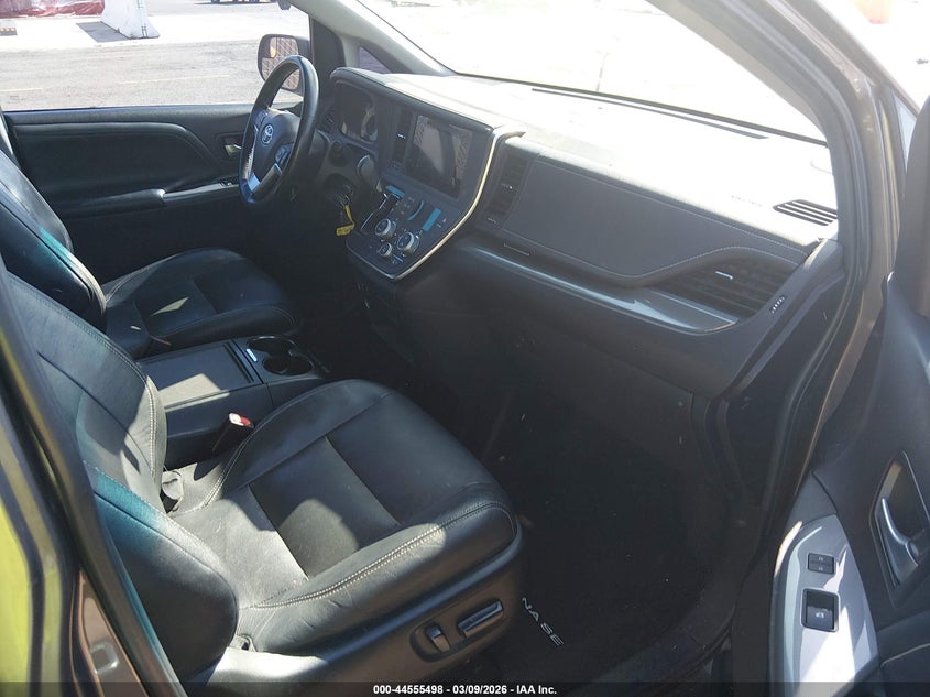 2015 Toyota Sienna Se 8 Passenger