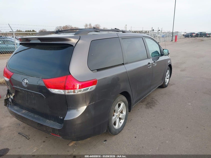 2012 Toyota Sienna Le V6 8 Passenger