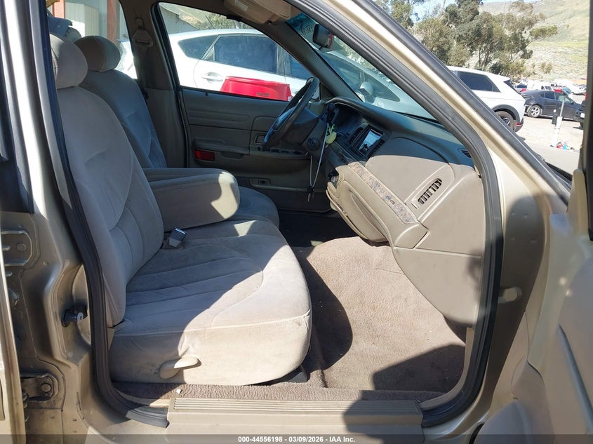 2000 Ford Crown Victoria