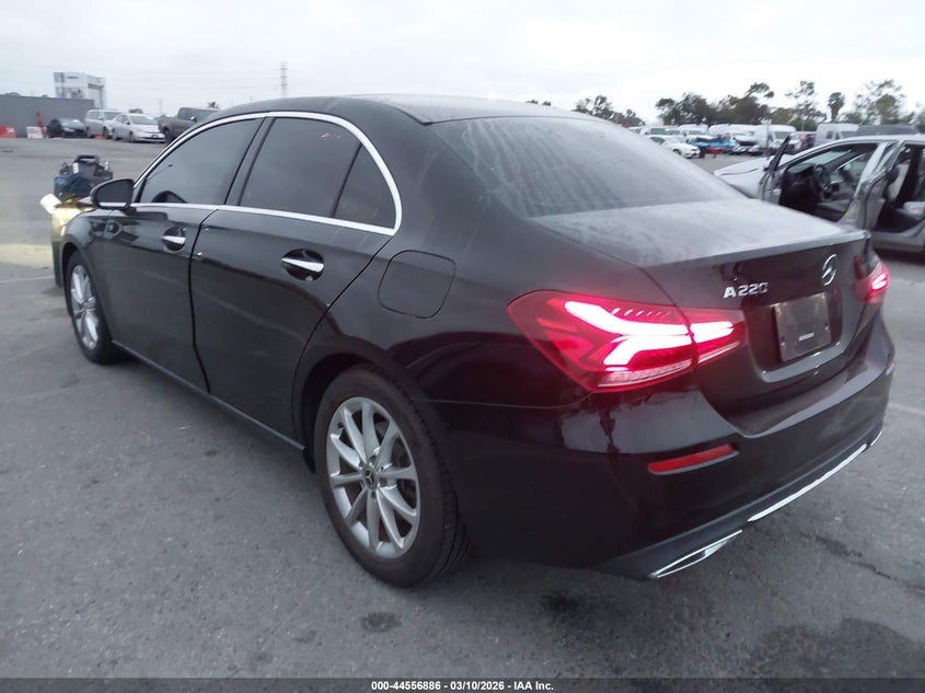 2021 Mercedes-Benz A 220