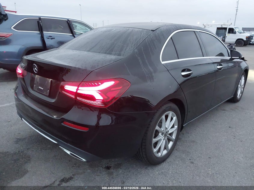 2021 Mercedes-Benz A 220