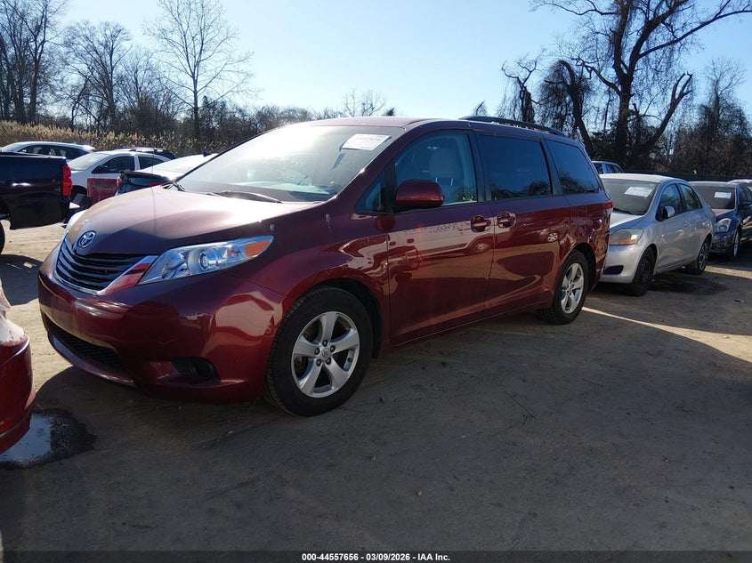 2014 Toyota Sienna Le V6 8 Passenger