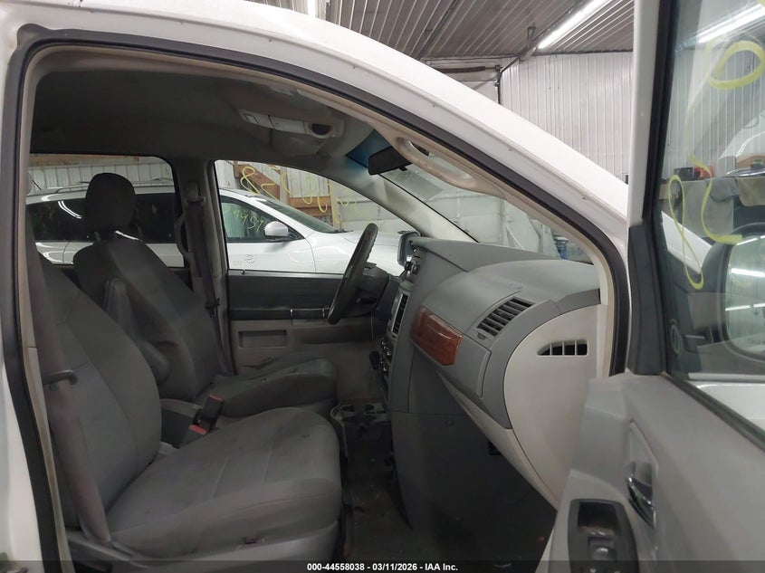 2009 Chrysler Town & Country Lx