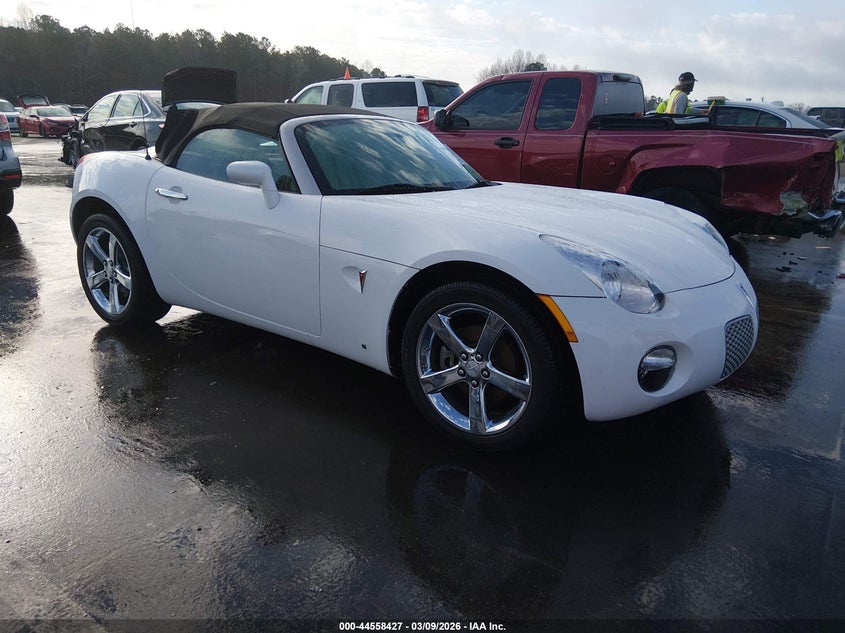 1G2MC35B98Y130381 2008 Pontiac Solstice auction photo 1
