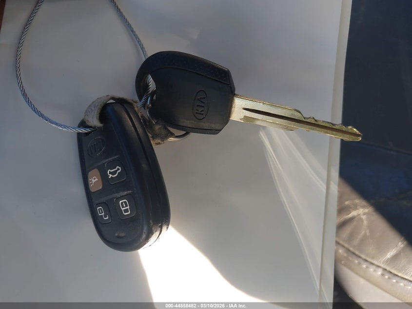 2004 Kia Optima Ex V6/Lx V6 VIN: KNAGD128145357026 Lot: 44558482