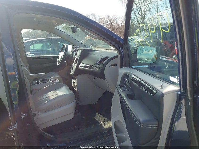 2013 Chrysler Town & Country Touring