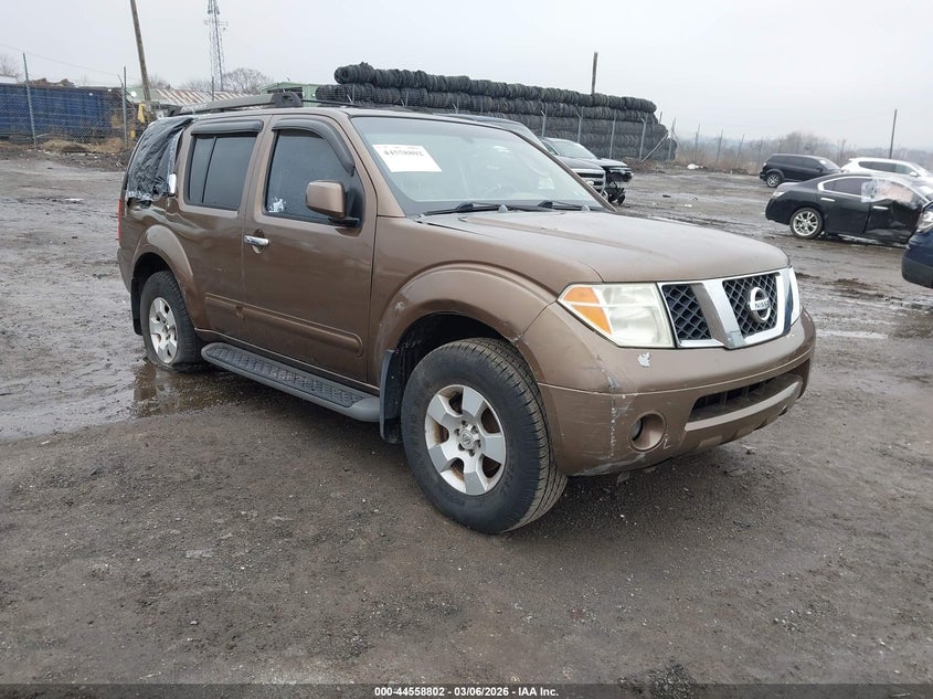 2005 NISSAN PATHFINDER SE