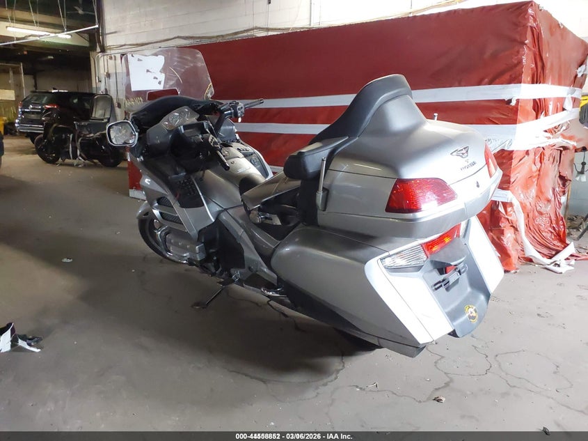 2015 HONDA GL1800