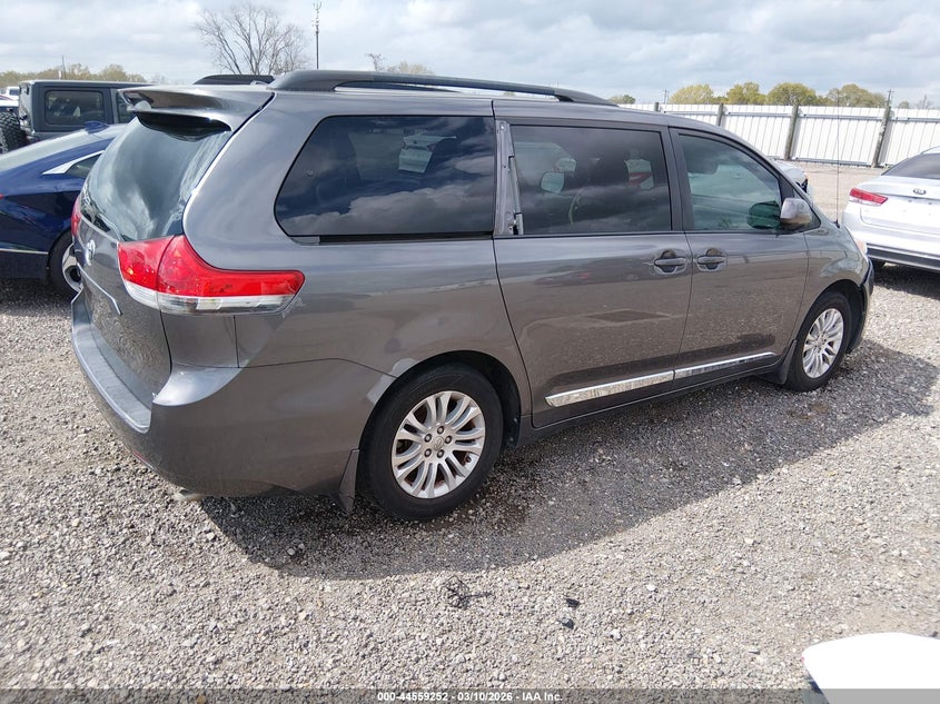 2013 Toyota Sienna Xle V6 8 Passenger