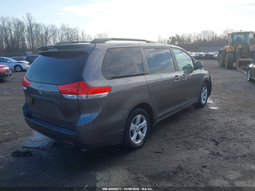 2014 Toyota Sienna Le V6 8 Passenger