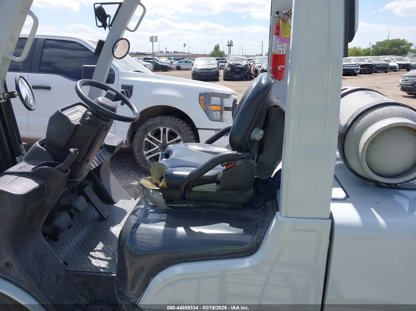 2021 UNICARRIERS MUG1F2A30LV auction photo 8