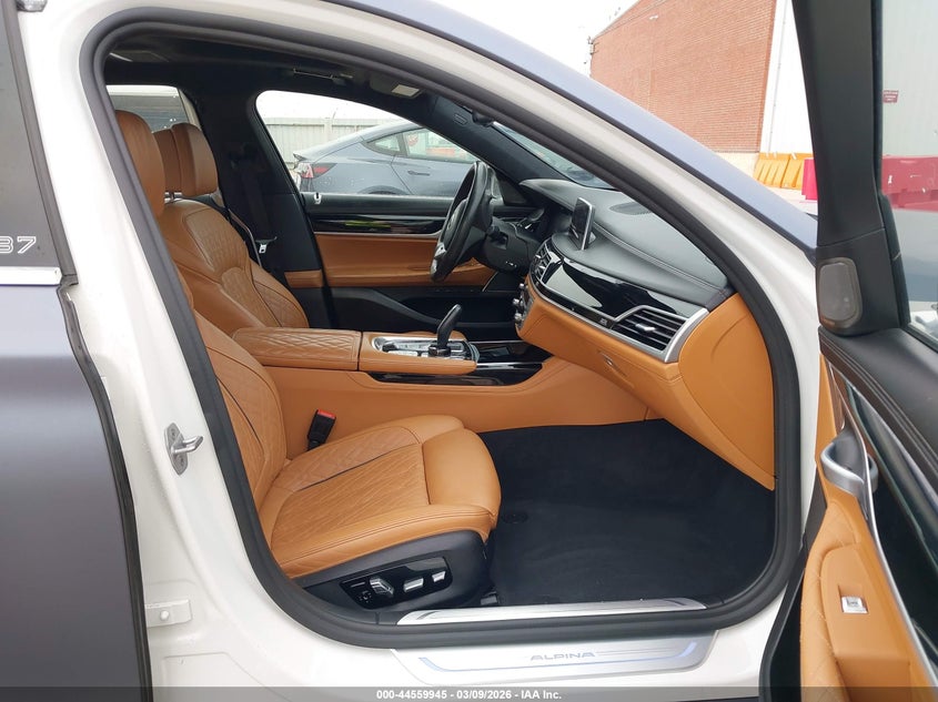 VIN: WBA7U2C10MCF73519 2021 BMW ALPINA B7 XDRIVE
