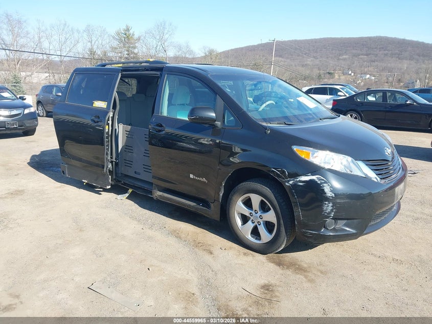 2014 Toyota Sienna Le V6 7 Passenger Mobility