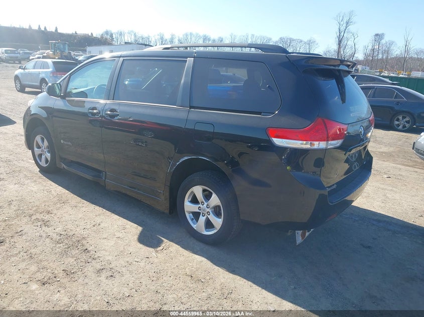 2014 Toyota Sienna Le V6 7 Passenger Mobility