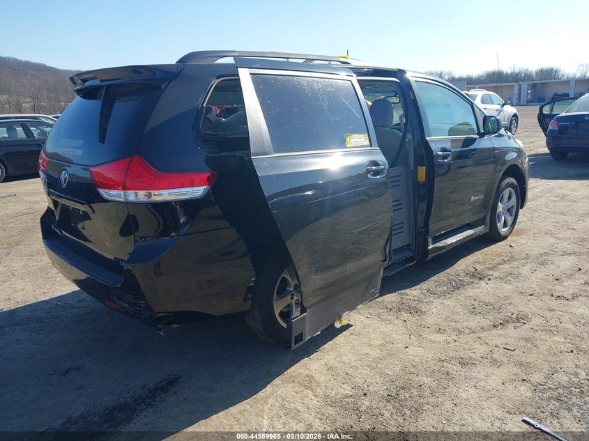 2014 Toyota Sienna Le V6 7 Passenger Mobility