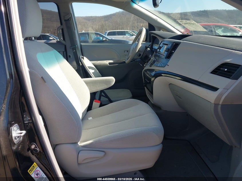 2014 Toyota Sienna Le V6 7 Passenger Mobility