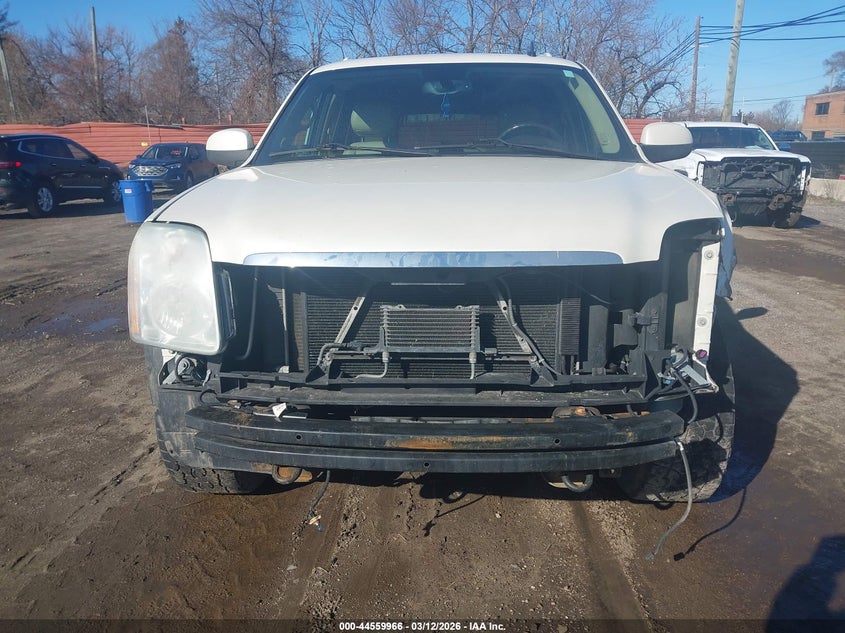 1GKS2MEF6CR174232 2012 Gmc Yukon 6.2 Xl 1500 Denali white