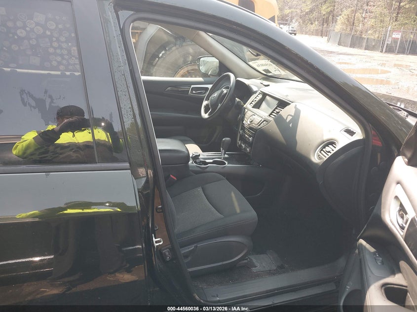 2019 Nissan Pathfinder Sv