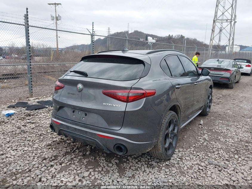2022 Alfa Romeo Stelvio Veloce Ti Awd