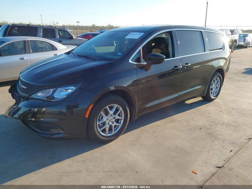 2023 Chrysler Voyager Lx