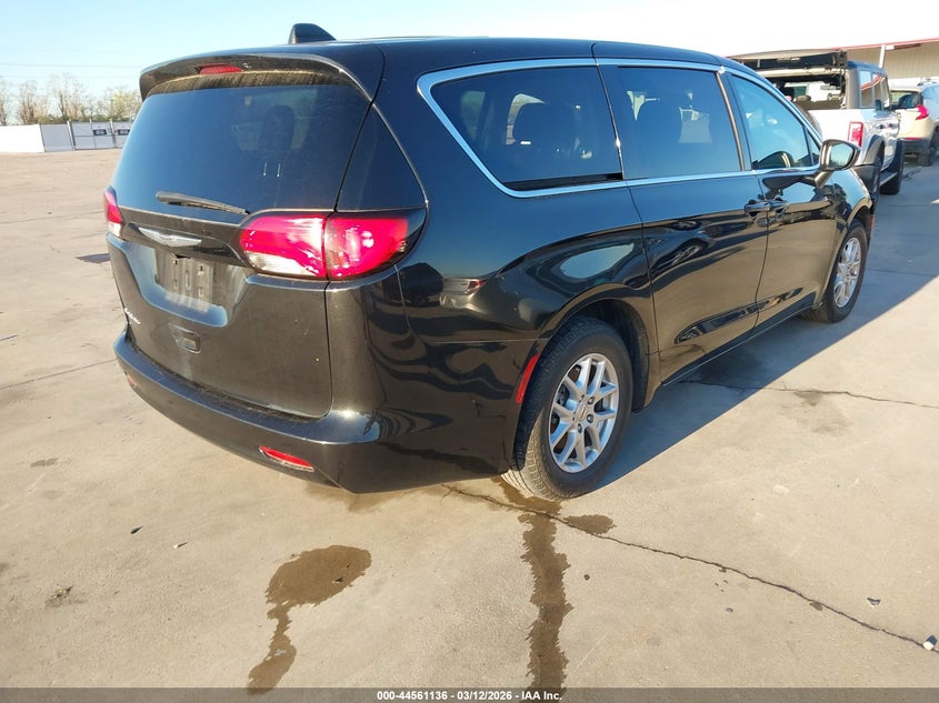 2023 Chrysler Voyager Lx