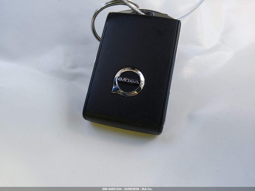 2025 Volvo Xc90 B5 Core VIN: YV4M12PJ2S1299767 Lot: 44561244