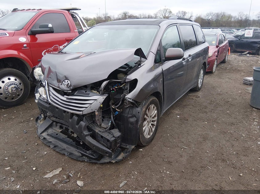 2015 Toyota Sienna Xle 8 Passenger