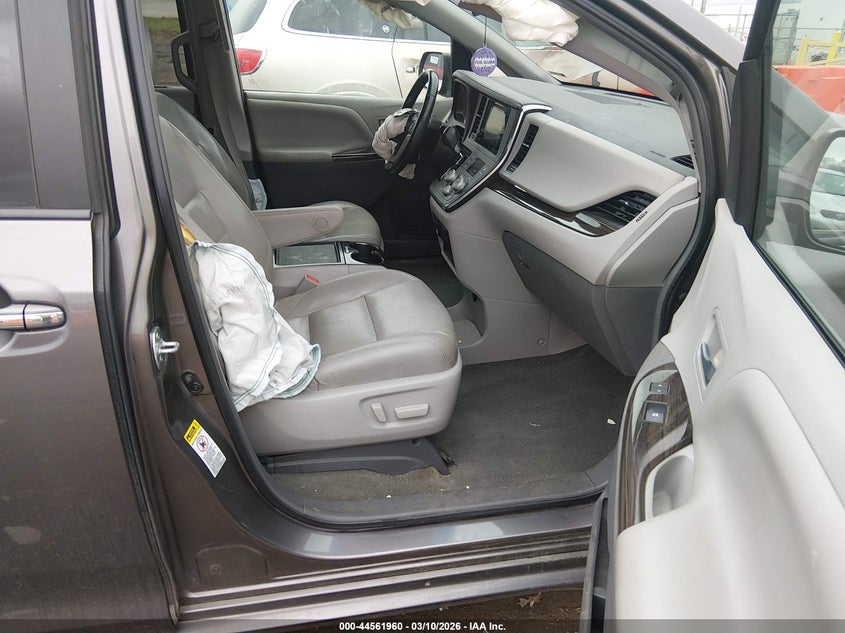 2015 Toyota Sienna Xle 8 Passenger