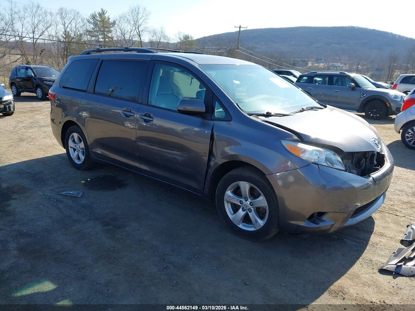 2015 Toyota Sienna Le 8 Passenger