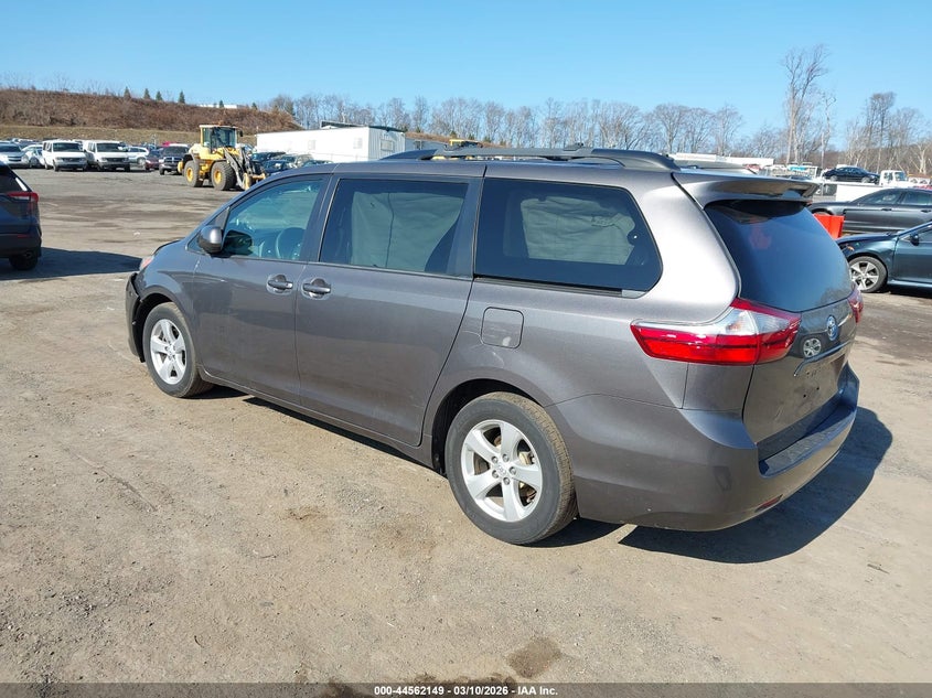 2015 Toyota Sienna Le 8 Passenger