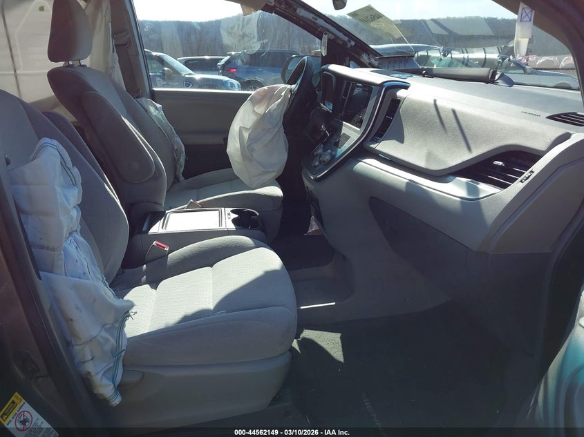 2015 Toyota Sienna Le 8 Passenger