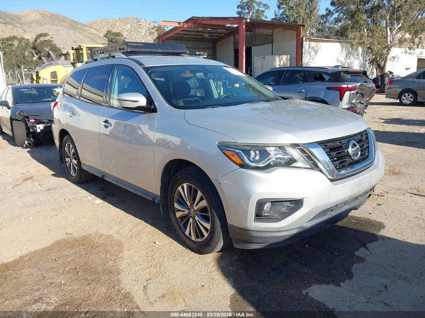 2017 Nissan Pathfinder Sv