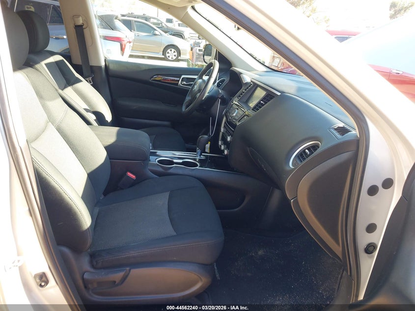 2017 Nissan Pathfinder Sv