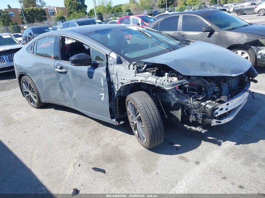2024 TOYOTA PRIUS XLE
