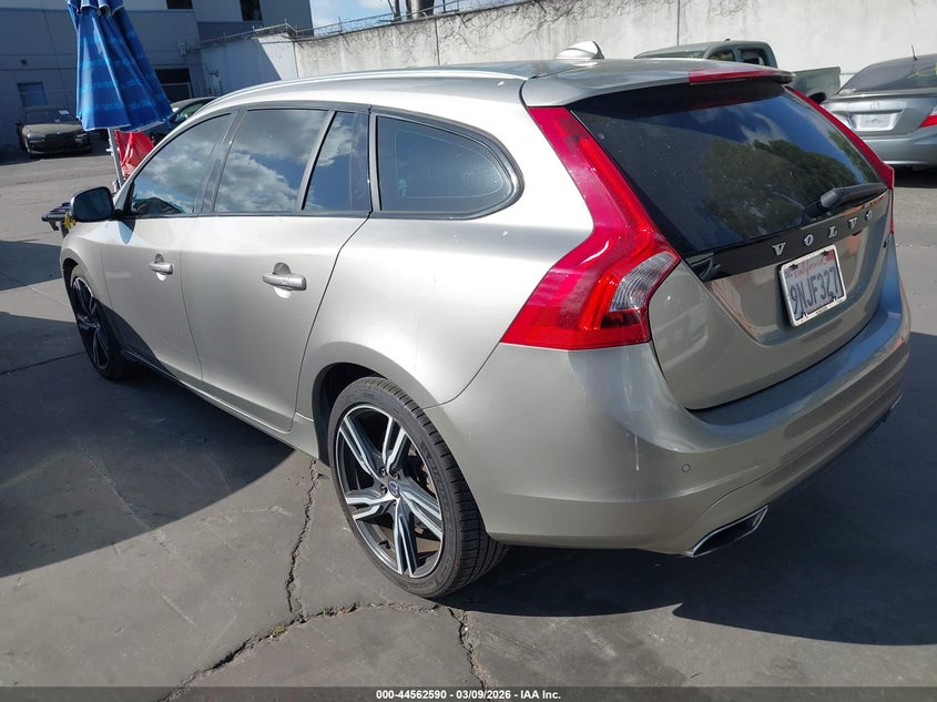 Vin: yv140mem7f1260882, lot: 45059468, volvo v60 t5 platinum 20153