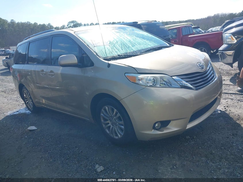 2012 Toyota Sienna Xle V6 8 Passenger
