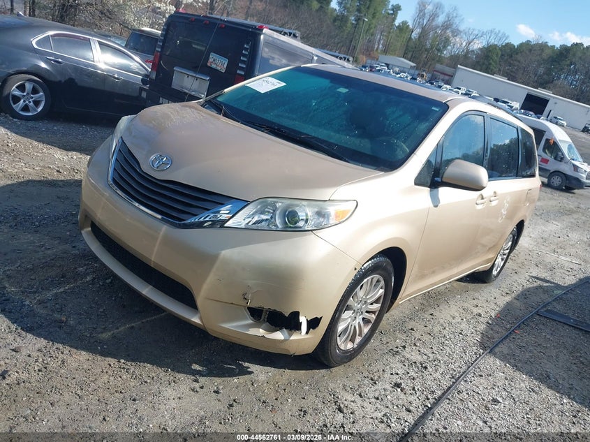 2012 Toyota Sienna Xle V6 8 Passenger