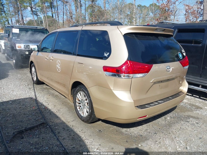 2012 Toyota Sienna Xle V6 8 Passenger
