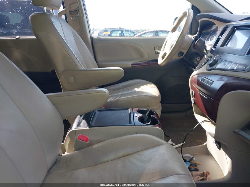 2012 Toyota Sienna Xle V6 8 Passenger