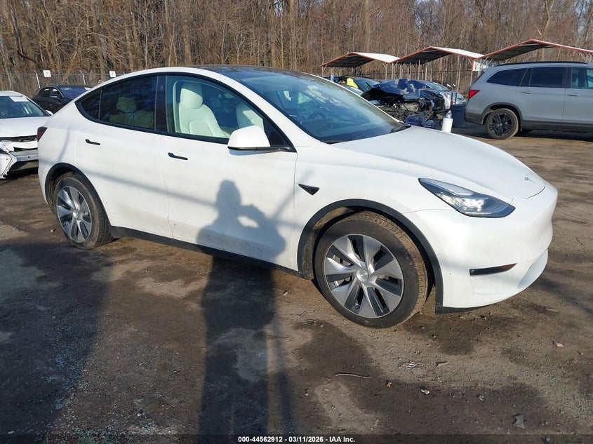 2022 Tesla Model Y Long Range Dual Motor All-Wheel Drive