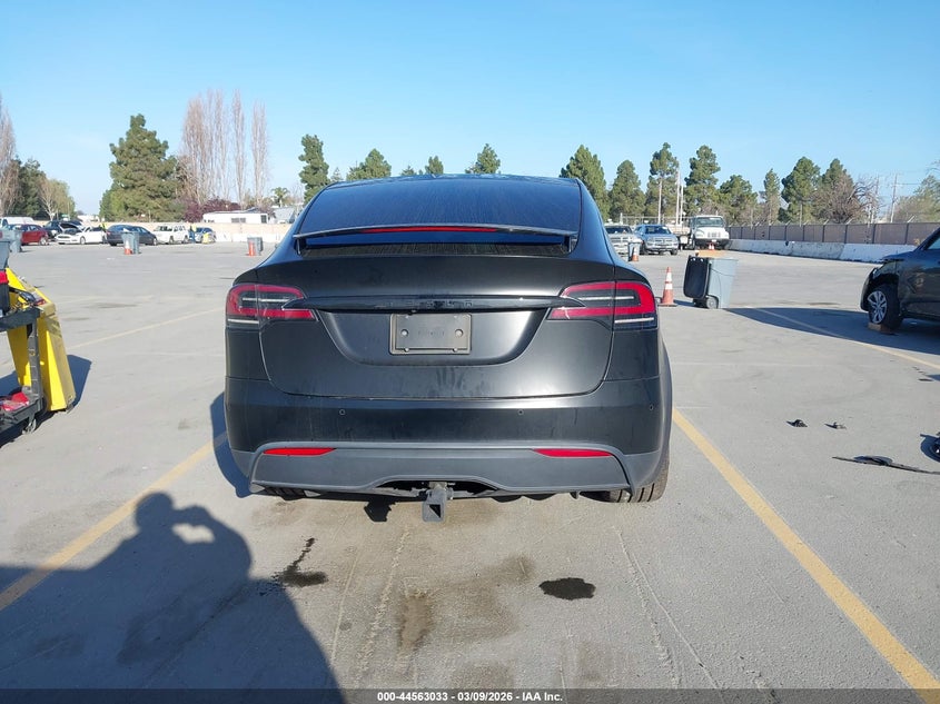 2022 Tesla Model X Dual Motor All-Wheel Drive VIN: 7SAXCAE55NF350168 Lot: 44563033