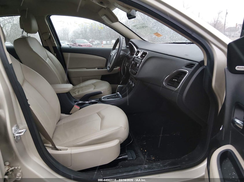 2013 Chrysler 200 Limited