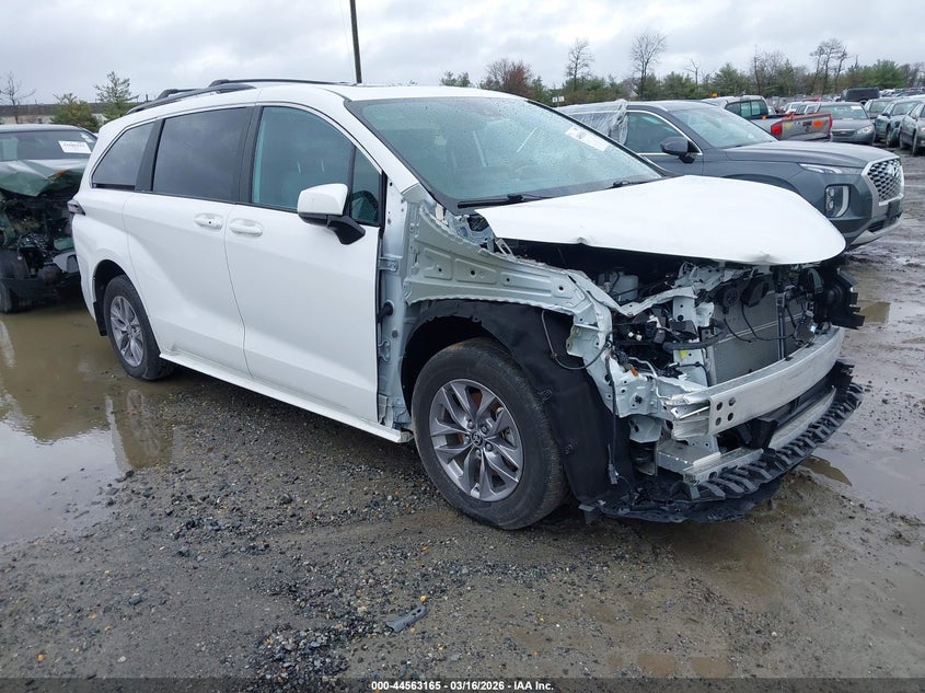 2025 Toyota Sienna Le