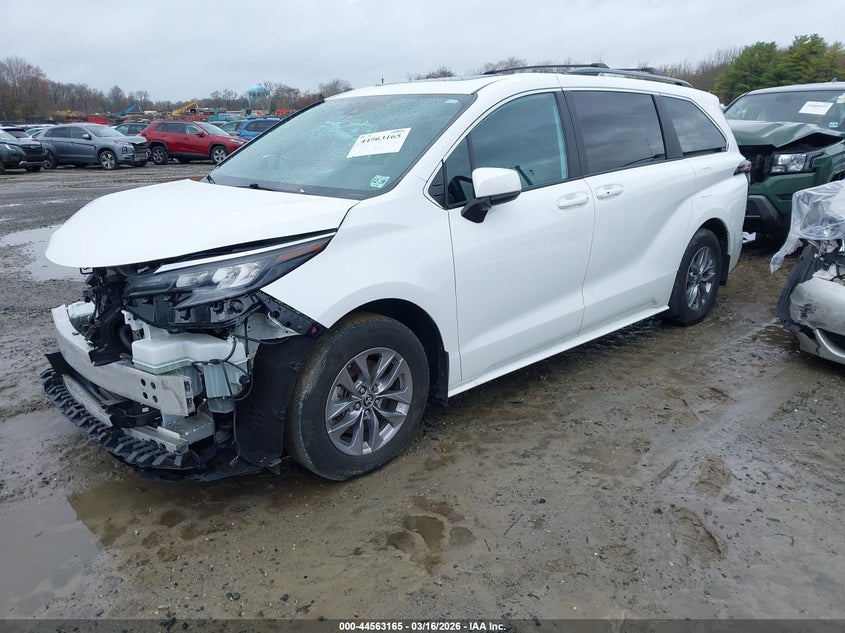 2025 Toyota Sienna Le