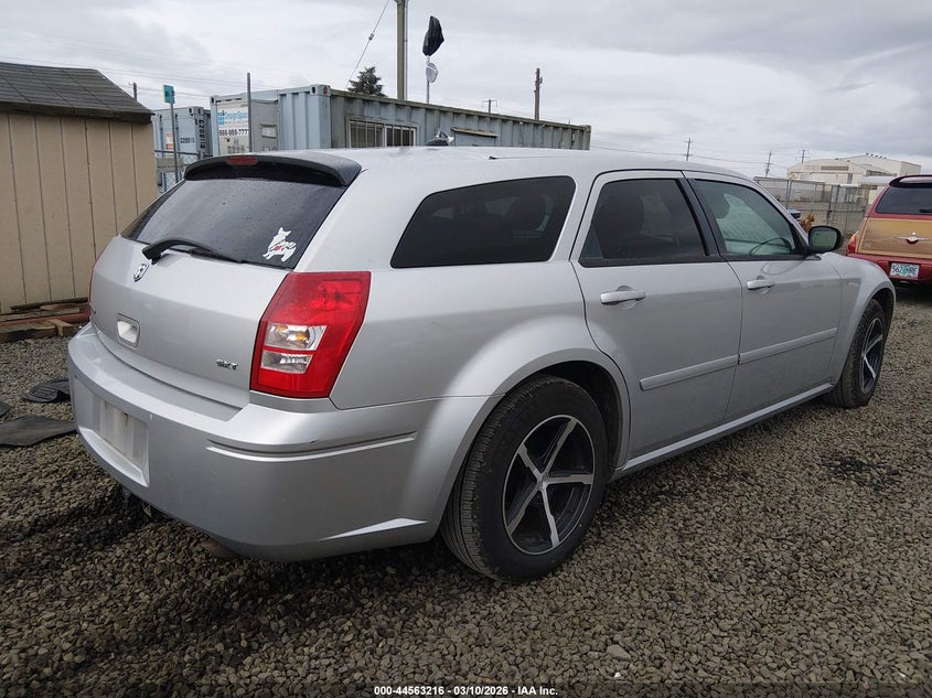 2005 Dodge Magnum Se