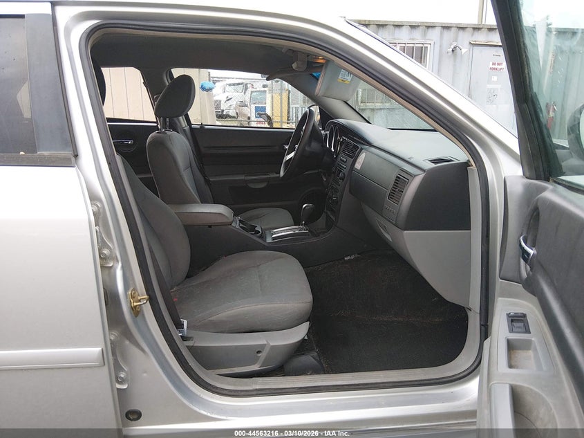 2005 Dodge Magnum Se