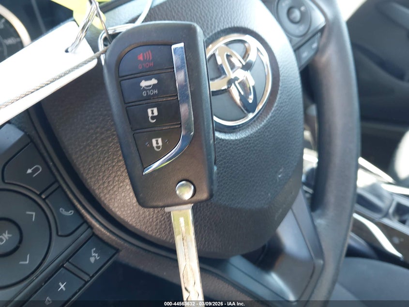 VIN 5YFEPMAE3MP214656 2021 TOYOTA COROLLA LE